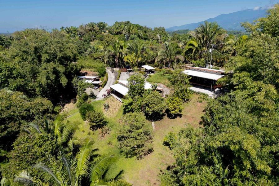 Prime Real Estate Investment in Costa Rica: Stunning Residential Property Near Ocean in Manuel Antonio